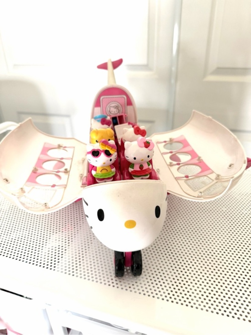Hello Kitty Pink & White Airplane Playset with Mini Figures